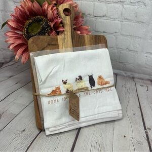 NWT Karma boutique Cat Print Kitchen tea Towel on Wooden cutting Board